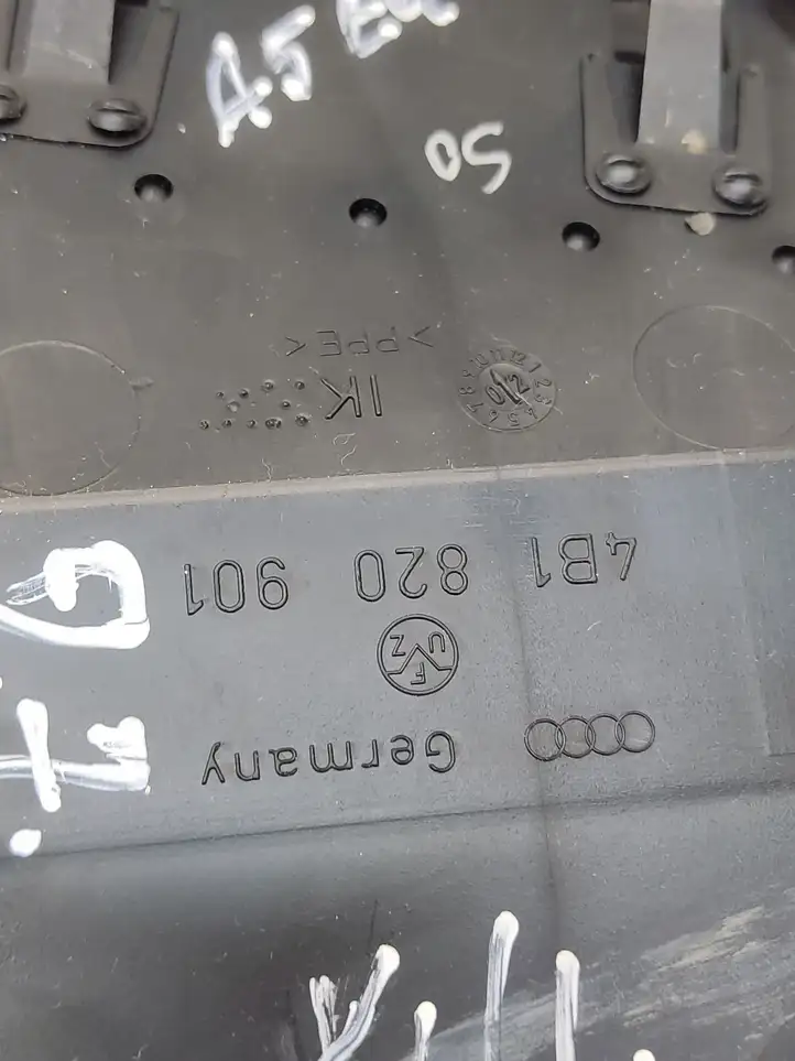 Audi A6 S6 C5 4B (2001 - 2004) 4B1820901 Боковой воздушный дефлектор — фото 2