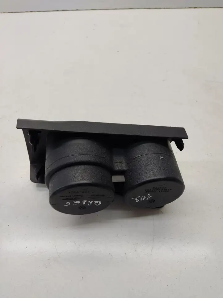 Nissan Qashqai (2006 - 2010) 96965JD000 Подстаканник — фото 3
