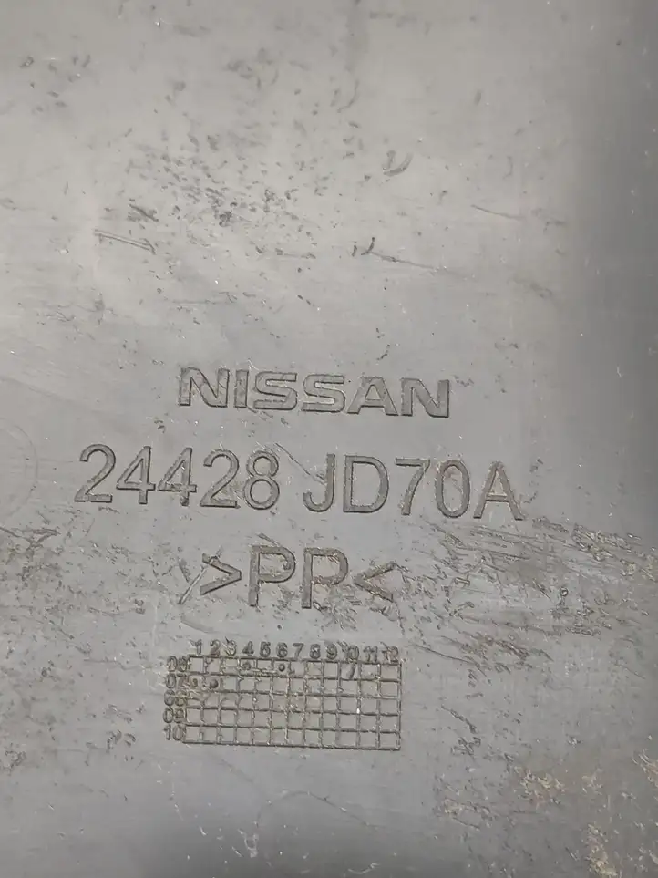 Nissan Qashqai (2006 - 2010) 24428JD70A Площадка аккумулятора — фото 2