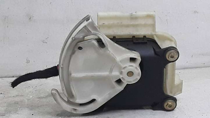 Volkswagen PASSAT B5.5 (2001 - 2005)  8D1820511E Двигатель задвижки потока воздуха