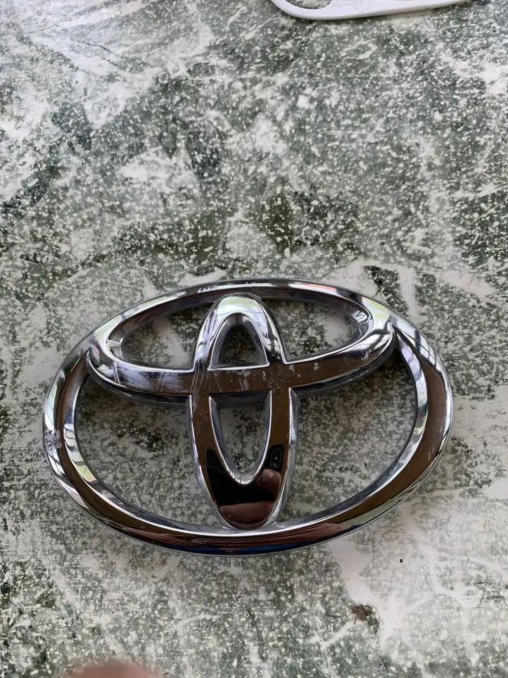 Toyota Corolla Verso AR10 (2004 - 2009) 90975 Эмблема производителя — фото 1