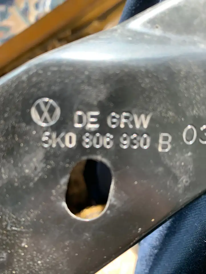 Volkswagen Golf VI (2009 - 2013) 5K0806930B Кронштейн панели радиатора — фото 2