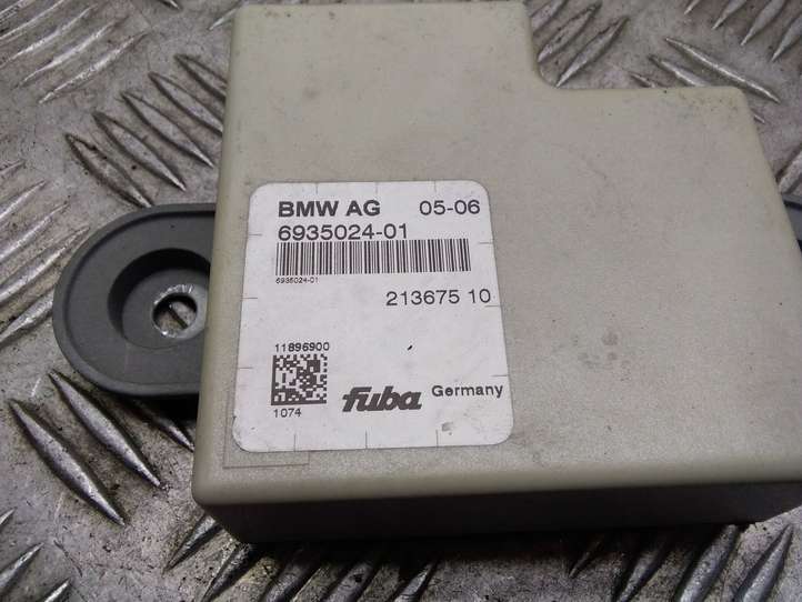 BMW 5 E60 E61 (2004 - 2010)  693502401 Усилитель антенны