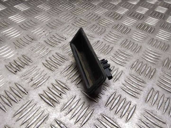 BMW 5 E60 E61 (2004 - 2010)  7118158 Ручка задней крышки