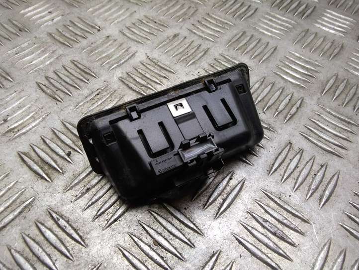 BMW 5 E60 E61 (2004 - 2010)  7118158 Ручка задней крышки