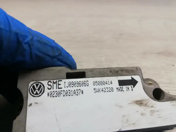 Volkswagen Sharan (2003 - 2010) 1j0909606g Датчик удара SRS — фото 3