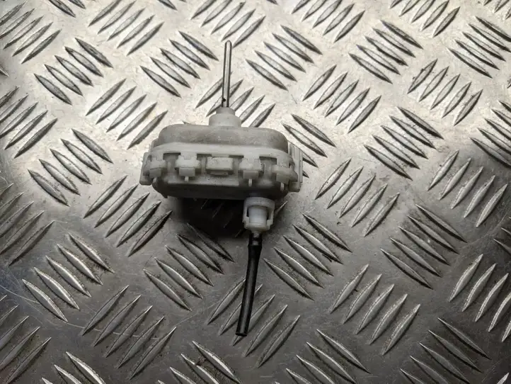 Audi A8 S8 D2 4D (1999 - 2002) 4D0862153A Замок крышки топливного бака — фото 1