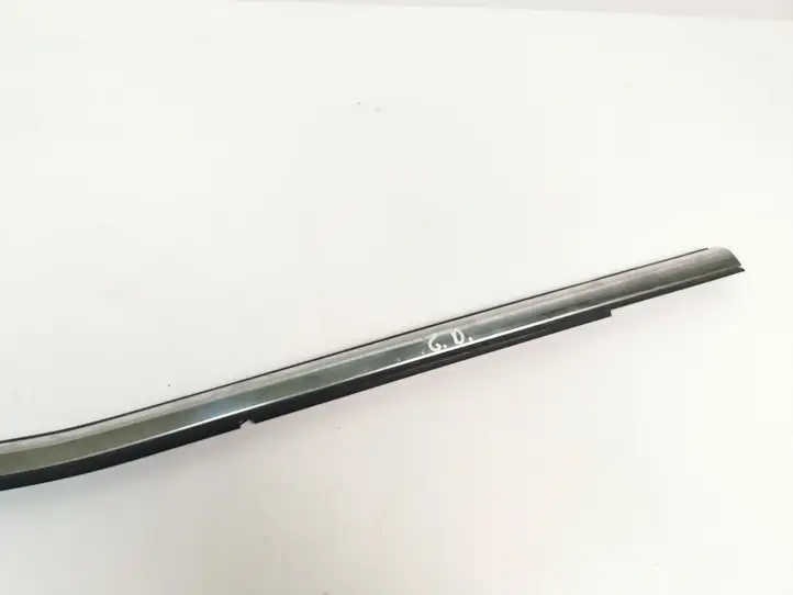 Mazda CX-7 (2006 - 2009) Накладка стекла задней двери — фото 4