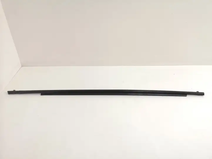 Toyota Prius (XW30) (2009 - 2015) Накладка стекла задней двери — фото 1