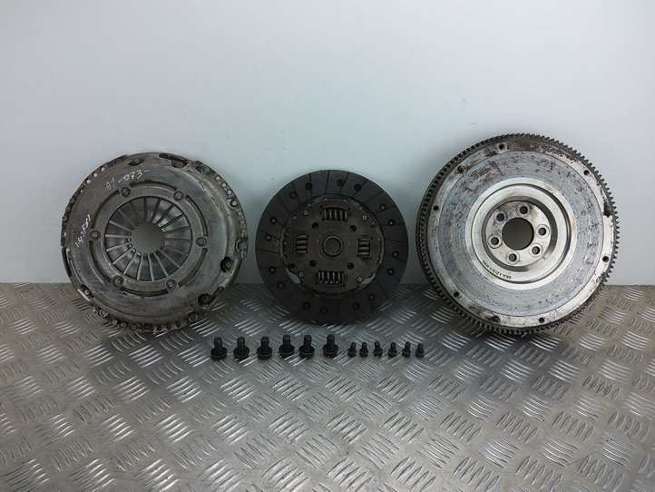 Audi A1 (2010 - 2014)  03C141025J Комплект сцепления