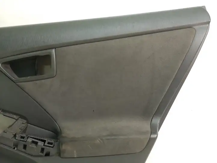 Toyota Prius (XW30) (2009 - 2015) 74815X1B02 Обшивка задней двери — фото 3