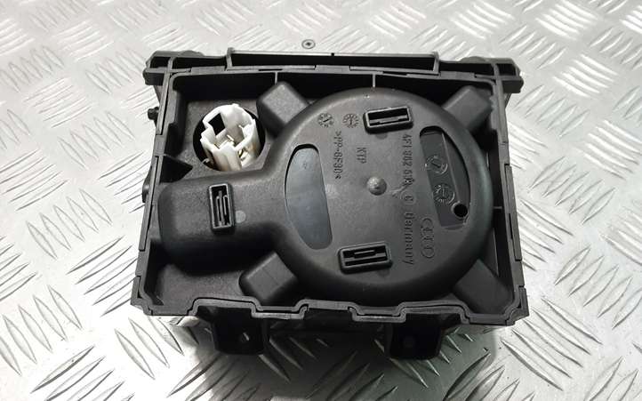 Audi A6 (2004 - 2008)  4F1882533C Передний держатель чашки