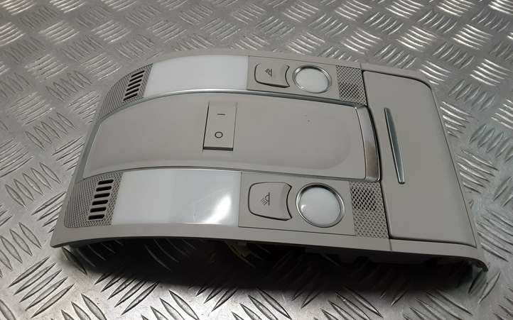 Audi A6 (2004 - 2008)  4F0947135BQ Передняя подсветка