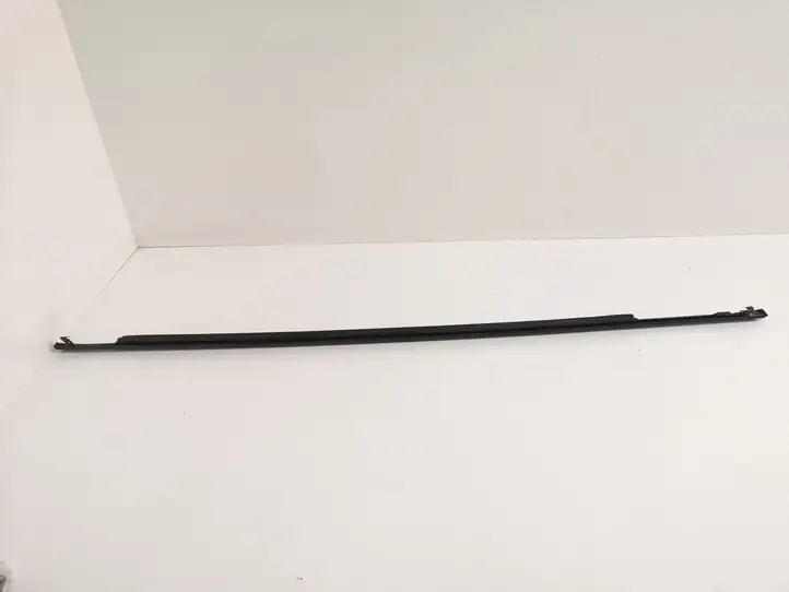 Toyota Prius (XW30) (2009 - 2015) Накладка стекла задней двери — фото 1