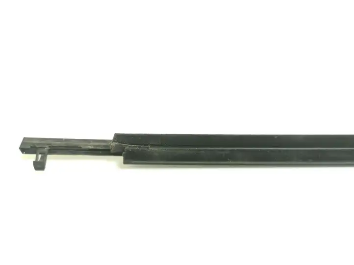 Toyota Prius (XW30) (2009 - 2015) Накладка стекла задней двери — фото 2
