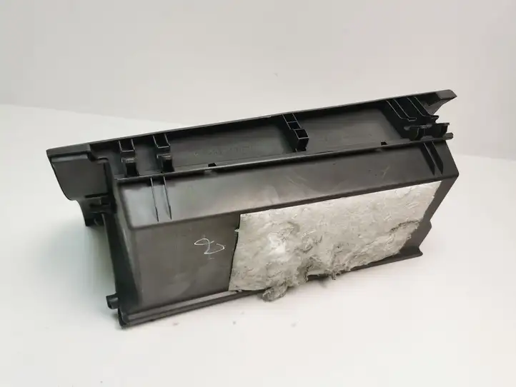 Toyota Prius (XW30) (2009 - 2015) 5555147070 Вещевой ящик — фото 3