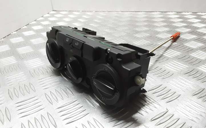 Volkswagen Golf Plus (2004 - 2008)  5M2820045A Блок управления кондиционера воздуха / климата/ печки (в салоне)