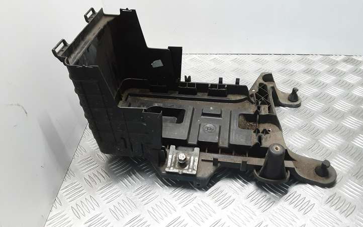 Volkswagen Golf Plus (2004 - 2008)  1K0915333C Платформа крепления аккумулятора