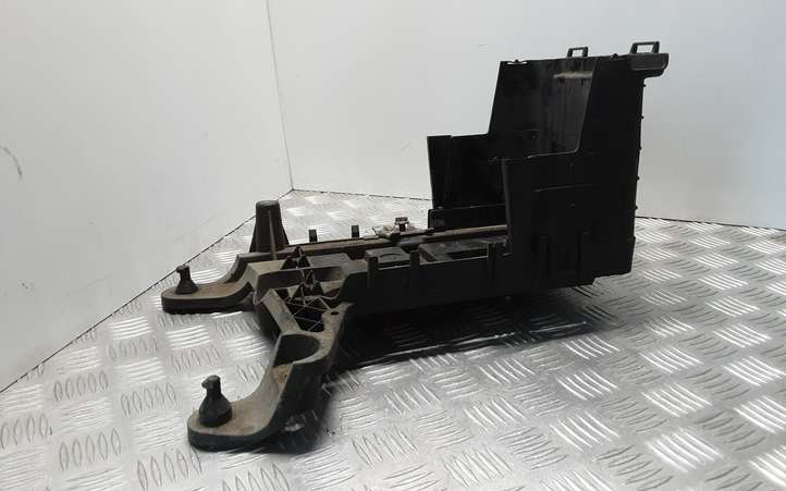 Volkswagen Golf Plus (2004 - 2008)  1K0915333C Платформа крепления аккумулятора