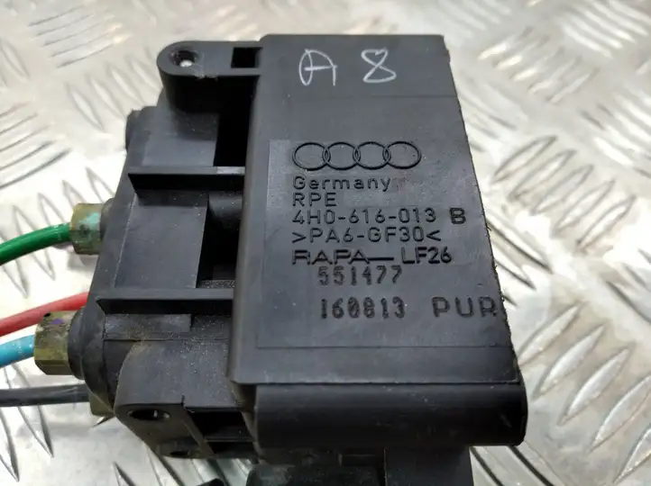Audi A8 S8 D4 4H (2013 - 2017) 4H0616013 Блок клапанов пневмоподвески — фото 1