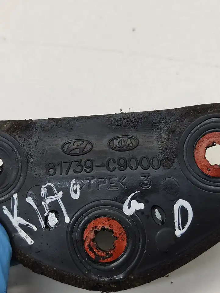 Kia Optima (2015 - 2018) 81739C9000 Буфер крышки багажника — фото 5
