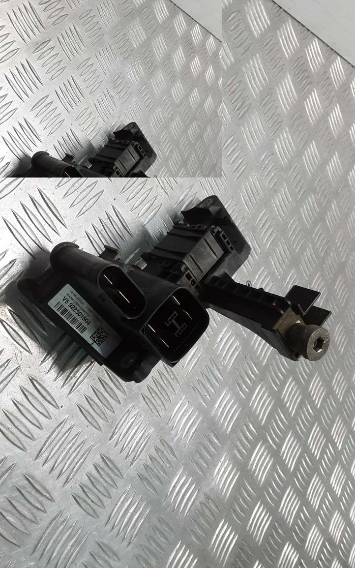 BMW 1 F20 F21 (2011 - 2019)  922501504 Узел подключения плюсовых проводов