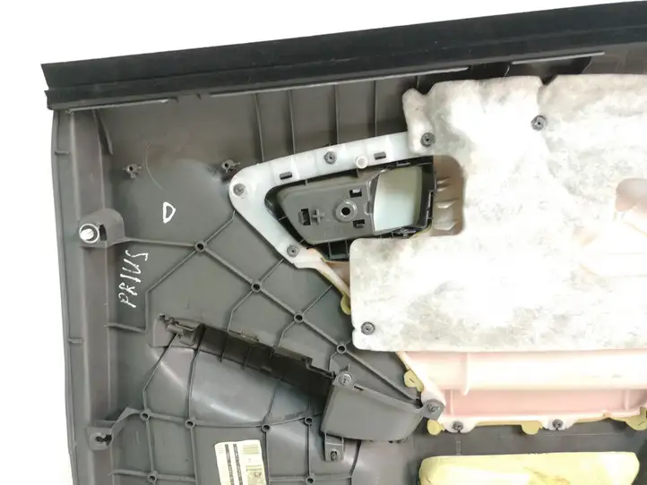 Toyota Prius (XW30) (2009 - 2015) 74816X1B00 Обшивка задней двери — фото 8
