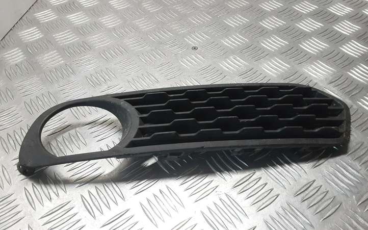 BMW 1 F20 F21 (2011 - 2019)  51117245869 Декоративная решётка противотуманной фары