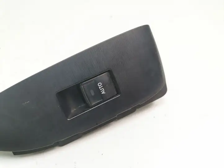 Toyota Prius (XW30) (2009 - 2015) 7427147060 Блок кнопок стеклоподъемников — фото 3