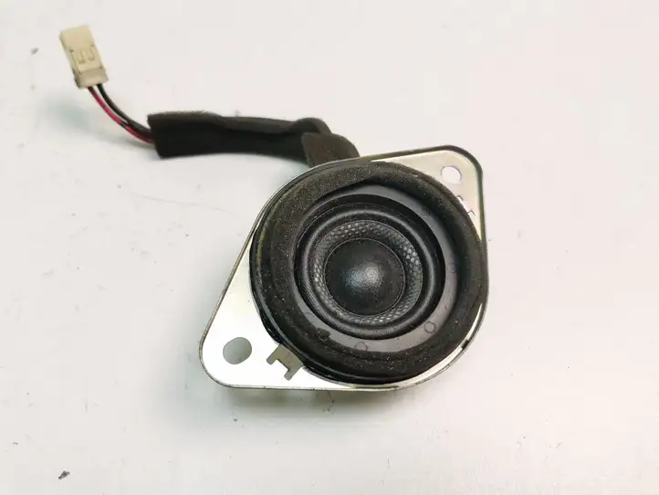 Toyota Prius (XW30) (2009 - 2015) 8616047130 Твитер задних дверей — фото 2