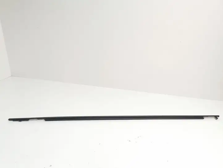 Toyota Prius (XW30) (2009 - 2015) Накладка стекла передней двери — фото 1