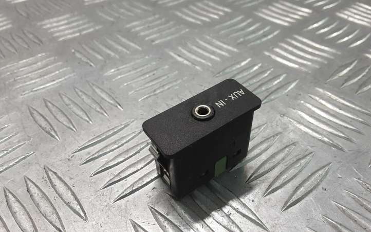 BMW X1 E84 (2009 - 2015)  84109195162 Разъем AUX