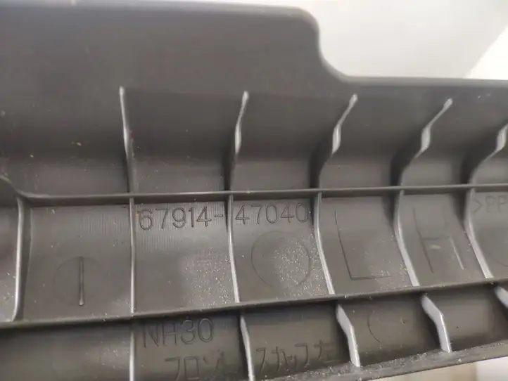 Toyota Prius (XW30) (2009 - 2015) 6791447040 Внутренняя отделка переднего порога — фото 2