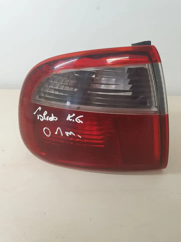Seat Toledo II (1M) (1998 - 2006) 1M5945257 Задний фонарь в кузове — фото 1