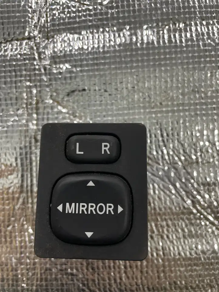 Toyota Corolla Verso E121 (2004 - 2007) 769746E Кнопка стеклоподъемников — фото 1