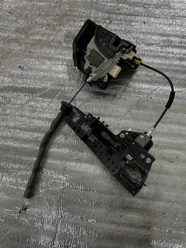 Audi A8 S8 D4 4H (2010 - 2014) 4H0837206B Замок задней двери — фото 1