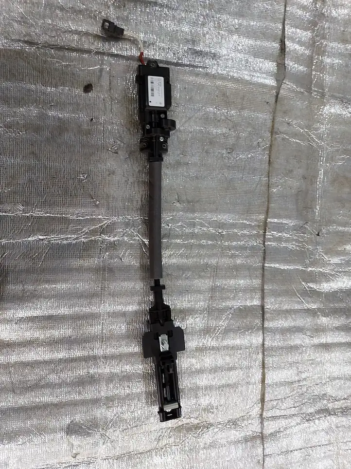 Audi A8 S8 D4 4H (2010 - 2014) 4H0857833 Электродвигатель регулировки ремня безопасности — фото 1
