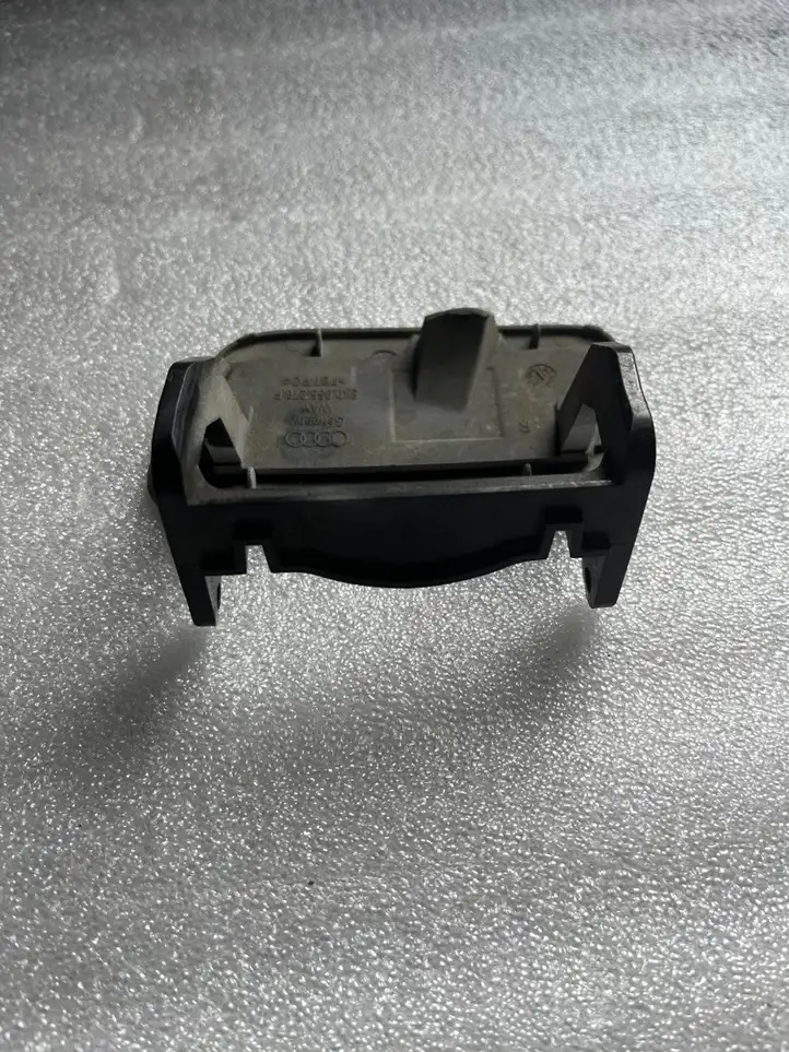Audi A4 S4 B8 8K (2007 - 2011) 8K0955276F Крышка омывателя фар — фото 2