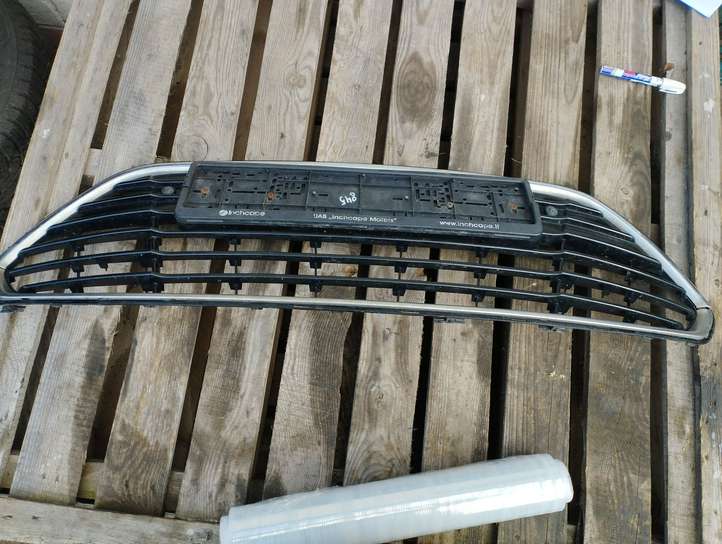 Ford Mondeo MK IV (2007 - 2014)  BS7117B968B Нижняя решётка (из трех частей)
