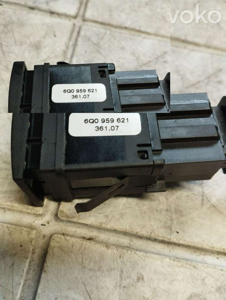 Volkswagen Polo (2005 - 2009)  6Q0959621 Включатель обогрева стекла с помощью электричества