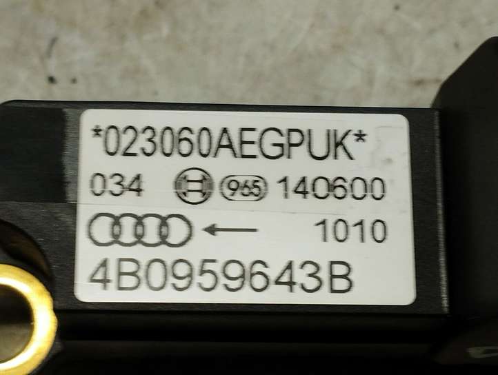 Audi A6 (1997 - 2001)  4B0959643B Датчик удара надувных подушек