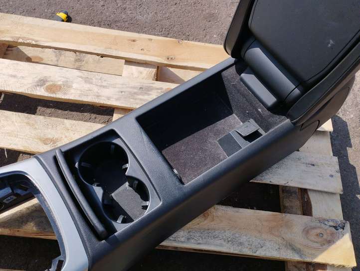 Audi A6 (2011 - 2014)  4G0864981A Подлокотник