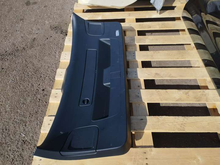 Audi A6 (2011 - 2014)  4G9867979D Обшивка крышки багажника