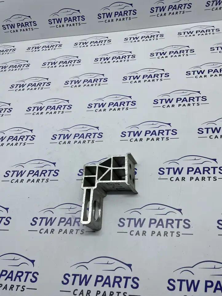 Mercedes-Benz E AMG W213 (2016 - ) 2135010720 Кронштейн панели радиатора — фото 2