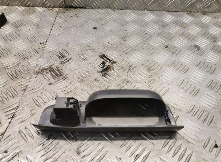 Audi A6 (2004 - 2008)   Отделка  кнопки стеклоподъемника