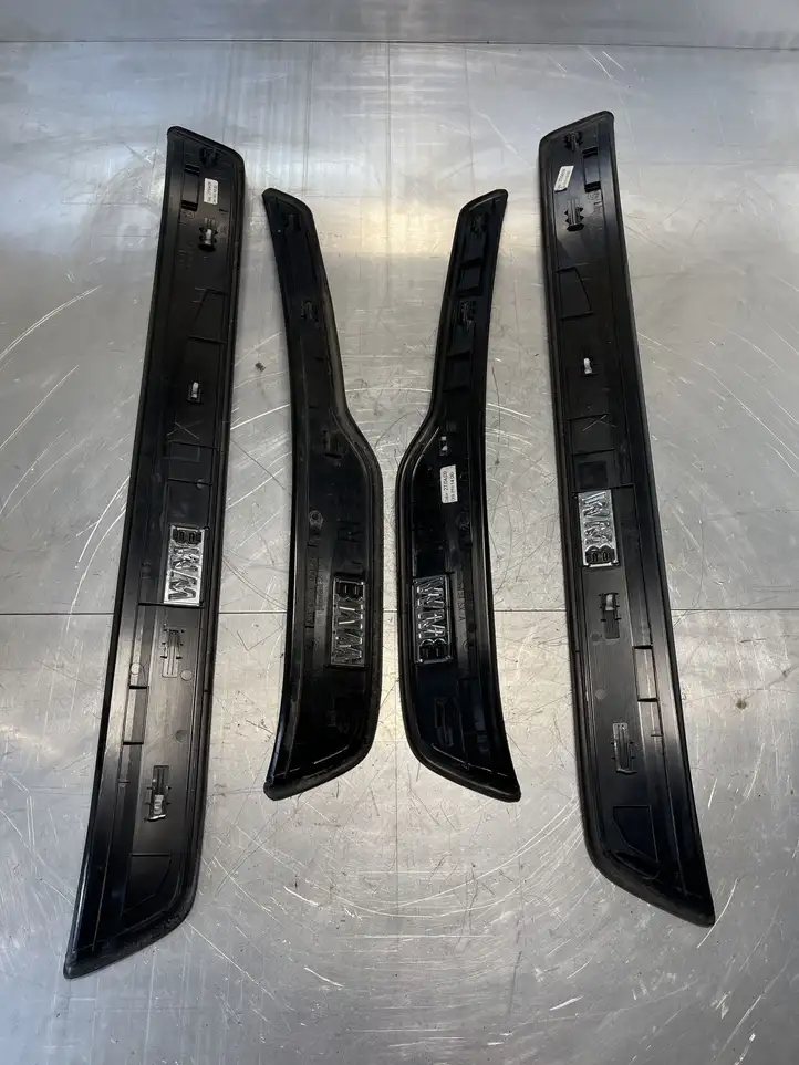 BMW 3 E90 E91 (2005 - 2012) 7060286 Внутренняя обшивка порога (комплект) — фото 2