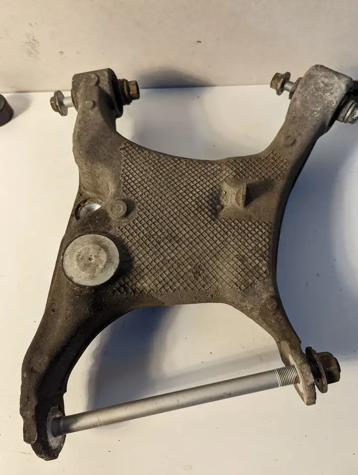 BMW 5 E60 E61 (2004 - 2010) Вилка подвески — фото 1