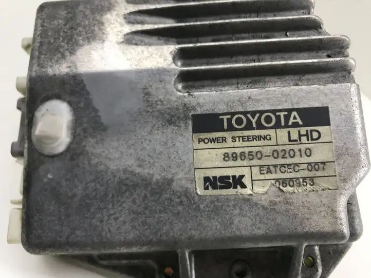 Toyota Corolla E120 E130 (2000 - 2004) 8965002010 Блок управления усилителем руля — фото 4