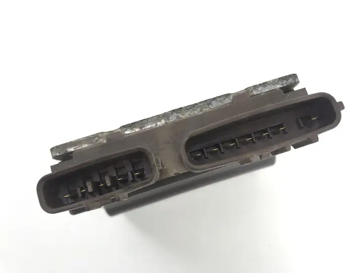 Toyota Avensis Verso (2004 - 2009) 8987120030 Блок управления форсунками — фото 4