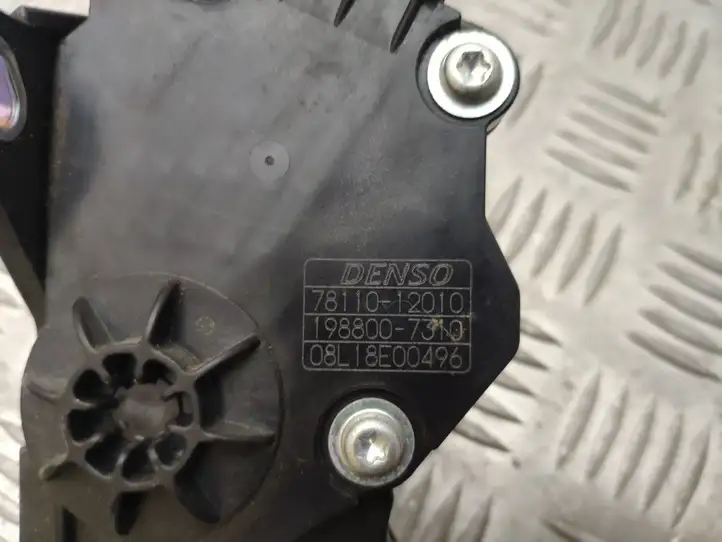 Toyota Prius (XW30) (2009 - 2015) 7811012010 Педаль акселератора — фото 2